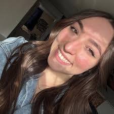 Kelly Cholewa's Instagram, Twitter & Facebook