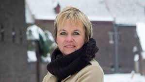 Annemie struyf (schoten, 4 februari 1961) is een belgische journaliste en moeder van vijf kinderen. 40 Jaar Was Annemie Struyf Samen Met Haar Man Maar Nu Scheiden Hun Wegen Celebrities Showbizz Hln