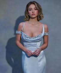 Hello, Sydney [Sweeney] - by Evan Ross Katz