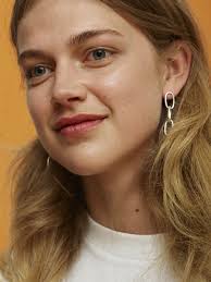 Picturing Realities. Constructed, Cropped and Reassembled