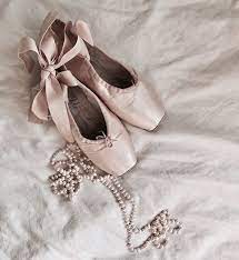 These are the most versatile pair of shoes you can own, as they are great for workwear and the weekend, hanging out, traveling, shopping, and just about anywhere you go, your ballet flats will go too. ð¶ð¹ ð¥ðð ðððð¾ðð Sapato De Bale Sapatilha De Ballet Sapatilhas De Bale