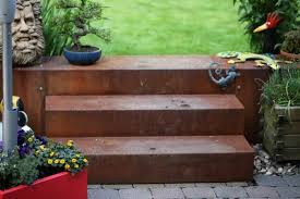 Garten Treppe Und Mauerabdeckung Aus Rostigem Stahl Mauerabdeckung Mauer Garten