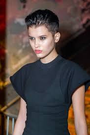 Jan 21, 2021 · this hairstyle is another win in the androgynous department. Androgynous Haircuts 25 Edgy Looks That You Should Try