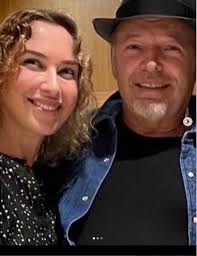 Vasco e Laura Smidth, un amore lungo 35 anni: "Con lei un patto di sangue,  fatto decenni prima di sposarci"