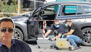 Μετά τη δολοφονία στους αγίους αναργύρους υπήρξε συνάντηση του πρώην αστυνομικού των εκαμ σπύρου παπαχρήστου με τον μανώλη καραγιάννη σε καφετέρια στα νότια προάστια. Gazwsan Gnwsto Epixeirhmatia Mesa Sto Aytokinhto Toy