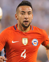 Born 12 june 1988) is a chilean footballer who plays for marseille on loan from juventus and the chilean national team. Mauricio Isla