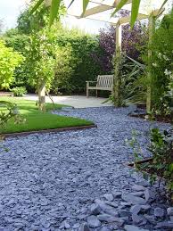 Had i used a dark limestone or slate, it would have created contrast. Blue Slate Shale Is Naturally Flat And Angular In Shape Therefore Provides A Neat Finish To The Area In Us Stone Landscaping Slate Garden Backyard Landscaping