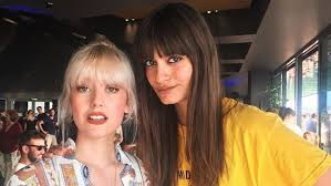 Bienvenue sur le shop officiel de clara luciani. Clara Luciani Cette Maladie A Laquelle La Chanteuse Doit Closer