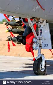 ' thunder force ' review: Israelische Luftwaffe Boeing F 15i Thunder Ra Bin Geladen Mit Gbu 16 Paveway Ii Laser Gefuhrte Bomben Stockfotografie Alamy