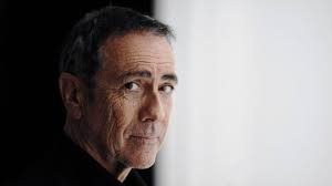 Deux poignards bleus, ensemble, l'amour n'est pas un sport individuel. Alain Chamfort From World Popnable