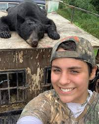 Harvesting a 272lbs black bear in Wisconsin