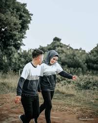 Foto prewedding di hutan pinus imogiri mangunan jogja 16 november 2016 10 Inspirasi Foto Prewedding Hijab Terbaik Tren 2020