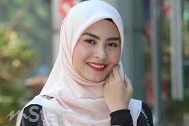 Ini tidaklah aplikasi resmi dari wany hasrita, semua lagu kami dapat pada hasil pencarian gratis internet. Wany Hasrita Mahu Keluar Dari Kepompong Lancar Single Rancak Dan Menari Di Mv Saya Akan Jaga Batas Sebagai Wanita Berhijab Hiburan Mstar