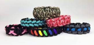 By e daniels youtube channel follow. 5 Easy Variations On The Cobra Weave Paracord Planet