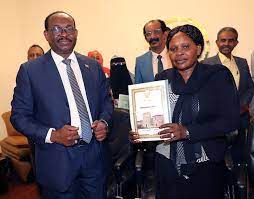 (يتصدق بدينار أو بنصف دينار). ÙˆÙƒØ§Ù„Ø© Ø§Ù„Ø³ÙˆØ¯Ø§Ù† Ù„Ù„Ø£Ù†Ø¨Ø§Ø¡ Ø³ÙˆÙ†Ø§ ÙˆØ²ÙŠØ±Ø© Ø§Ù„Ø­ÙƒÙ… Ø§Ù„Ø§ØªØ­Ø§Ø¯ÙŠ Ø§Ù„Ø¯ÙƒØªÙˆØ±Ø© Ø¨Ø«ÙŠÙ†Ø© Ø§Ø¨Ø±Ø§Ù‡ÙŠÙ… Ø¯ÙŠÙ†Ø§Ø± ØªØªØ³Ù„Ù… Ù…Ù‡Ø§Ù…Ù‡Ø§ Ø³ÙˆÙ†Ø§ Ø§Ù„Ø³ÙˆØ¯Ø§Ù†