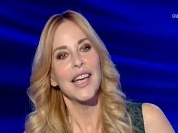 La conduttrice stefania orlando torna su un argomento spinoso: Stefania Orlando Si E Sposata Con Simone Gianlorenzi Il Matrimonio