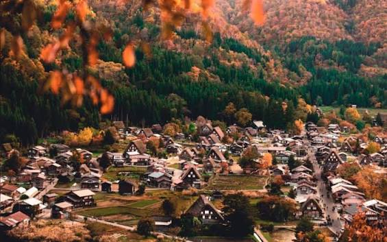 Desa Shirakawa-go dengan rumah gassho-zukuri situs UNESCO — hari keempat tour Jepang Nayowa