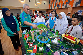 Aktiviti stem dengan hormatnya perkara di atas adalah dirujuk dan surat daripada bahagian perancangan dan penyelidikan dasar pendidikan (bppdp), bertarikh 28 mac 2019 dirujuk, ruj. Stem Ump Inisiatif Transformasi Generasi Abad Ke 21 Ump News