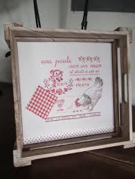 Plateau Une Poule Sur Un Mur De Veronique Enginger En Vente Dans Ma Boutique Sur Etsy Com Crafts Diy And Crafts Cross Stitch