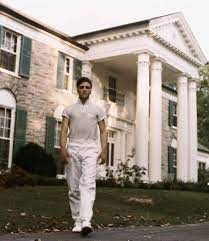 The elvis presley untucked shirts are the perfect gift for any father figure in your life! A Casa Di Elvis Tour Da Tupelo A Memphis Sulle Orme Del Re