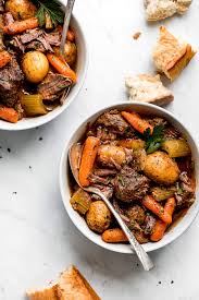 In this video deronda demonstrates how to add a perfect sear to beef cubes before adding. Slow Cooker Beef Stew Garnish Glaze