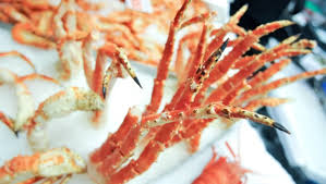 One cluster of snow crab legs is about 1/2 pound. How Do Crab Legs And Deshelled Crab Legs Prices Change Per Pound