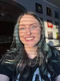 Cassie Stanton's Instagram, Twitter & Facebook