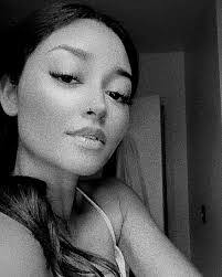 Lisa Robles's Instagram, Twitter & Facebook