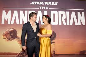You definitely recognize pedro pascal, who plays the mandalorian, from game of thrones, but he's got a lot more on his resumé as well. Pictures Of Pedro Pascal Who Plays The Mandalorian Popsugar Entertainment
