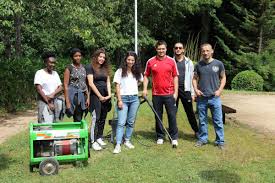 Vraisemblablement, l'engin lui serait tombé dessus et il serait mort par compression, expliquent un jeune apprenti a été victime d'un accident de travail sur un chantier en cours au niveau du domaine. Actions Bienvenue Sur Le Site Officiel De La Ville D Ezanville