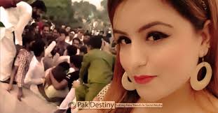 مینار پاکستان میں کیا ہوا؟