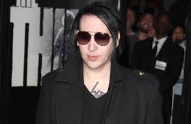 Nicolas cage è in carne ed ossa il cantante maledetto marilyn manson? Is It Just Me Or Marilyn Manson It S Slowly Becoming Nicholas Cage Imgur