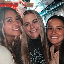 Out with the gorls🤍