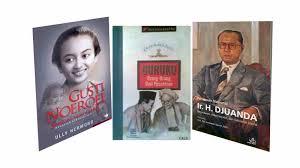 Perbedaan ini tercermin dalam kebijakan pemberlakuan hukum. Permendikbud 72 Tahun 2016 Tentang Pedoman Penulisan Tokoh Sejarah Jogloabang