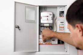 Vous avez besoin d'un dépannage électricité paris à cause d'une panne d'électricité totale ou partielle, des prises électriques qui ne fonctionnent pas, un chauffage en panne? Coupure De Courant Que Faire Qui Appeler Pour Signaler Une Panne D Electricite