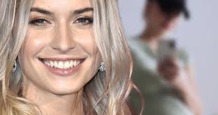 Und der macht das arbeiten nicht unbedingt einfacher! Lena Gercke Wann Kommt Das Baby Sie Zeigt Ihren Kugelrunden Bauch Bunte De