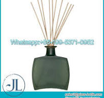 Wholesale elegant matte green glass diffuser bottle with rattan