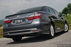 Ini tersedia dalam 7 warna, 2. Toyota Camry Japan 2015