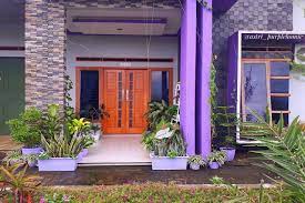 8 Inspirasi Desain Fasad Rumah Dengan Keramik Dinding Teras