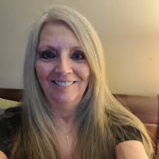 Are there any students from the 1981 or 1982 classes of Eastlakes Public  School in this group?