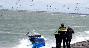 A 100 metri dalla spiaggia, sul corso bafile la principale arteria di jesolo che raccoglie una serie ininterrotta di locali, bar. O Dacia Lodgy A Ajuns In Mare In Olanda Spre Stupoarea Oamenilor De Pe PlajÄƒ Cum S A Intamplat Fenomenul Impact