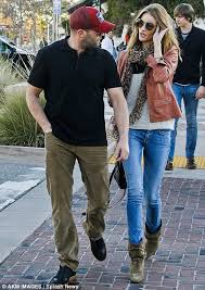 Jason statham height wife ile ilgili kitap bulunamadı. Rosie Huntington Whiteley Dwarfs Boyfriend Jason Statham In High Heels During A Romantic Boxing Day Lunch Daily Mail Online