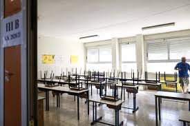 Terminate queste operazioni le attività didattiche degli istituti scolastici dovevano regolarmente ripartire. Scuole Chiuse In Campania La Regione Tra Le 10 A Rischio Alto Per Le Terapie Intensive Il Riformista