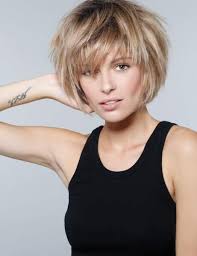 Il est mis en valeur par le balayage qui fait ressortir les ondulations et qui donne du relief à l'ensemble. Coupe De Cheveux Les Carres Pour Cheveux Fins Femme Actuelle