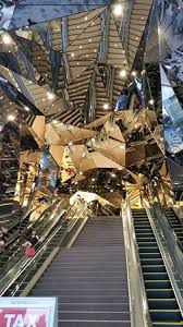 Résultat de recherche d'images pour "escalator tokyo"