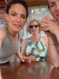 לא איתנו. הספד לפנים!