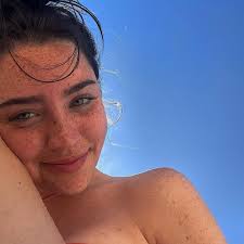 Rae x beach 🏝️ 🌊☀️ • • • • • • #raecambra #beautifulgirls #beachvibes