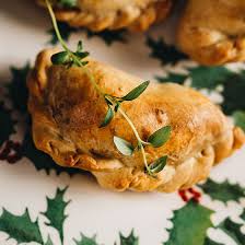 La ricetta l'ho cercata in rete e ne ho trovate molte versioni, ho seguito quella di dalla polonia con sono molto simili agli involtini di verza che faccio anche io, con la ricetta che faceva e fa ancora oggi. Pierogi Polacchi Salati E Dolci Cucina Amore Mio