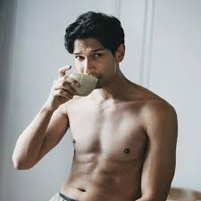 Kilau raya mnctv mempersembahkan, mencari akar warisan budaya bersama dimas beck di #indonesianheritage, 8 oktober 2017 8.30. Mrvvip On Twitter Dimas Beck Shirtless While Sipping His Coffee Selebwatch