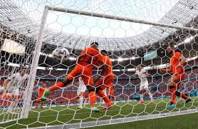 ونجحت جمهورية التشيك في تحقيق مفاجأة في البطولة، بفوزها على هولندا بهدفين نظيفين، على ملعب بوشكاش أرينا في بودابست، لتحجز مقعدا في دور الثمانية. Syuw Nk Xyanm